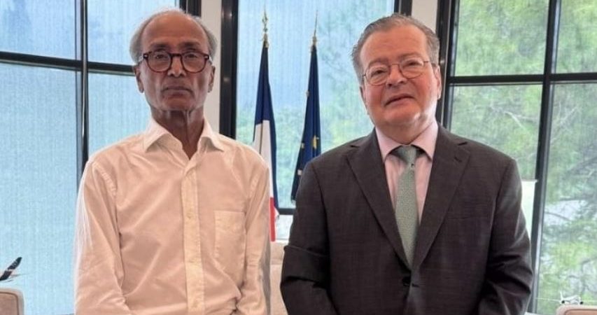 Pakistani-origin newspaper vendor Ali Akbar meets French Ambassador Nicolas Galey after receiving France’s Ordre national du Mérite for decades of public service in Paris.