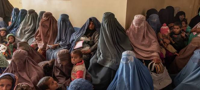افغانستان میں خواتین کی آزادی مزید محدود، 50 فیصد افغان خواتین شاذ و نادر ہی گھر سے نکلتی ہیں