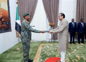 Pakistan’s Ambassador Atif Sharif Mian presents his credentials to General Abdel Fattah Al-Burhan and reaffirms support for Sudan’s unity and peace.