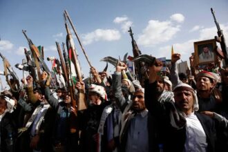 Yemen’s Houthis are advancing toward Al-Mokha near Bab el-Mandeb as Defense Minister Taher Al-Aqili’s convoy faces an armed siege in Al-Dhalea.