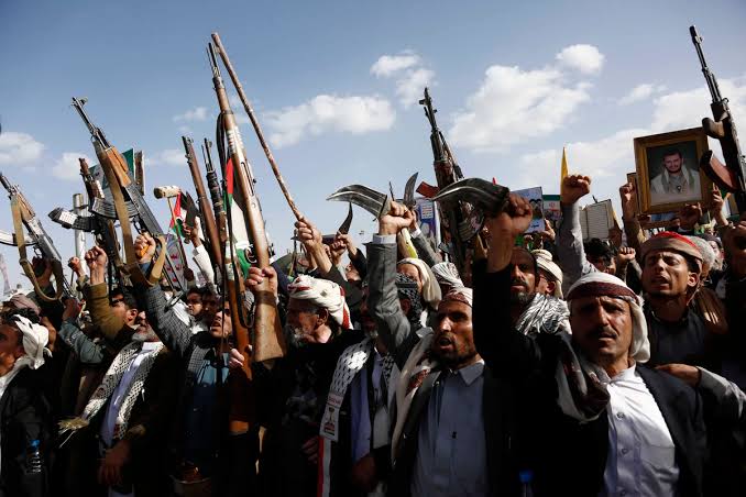Yemen’s Houthis are advancing toward Al-Mokha near Bab el-Mandeb as Defense Minister Taher Al-Aqili’s convoy faces an armed siege in Al-Dhalea.