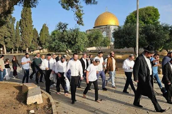 Around 570 Israeli settlers entered the Al-Aqsa Mosque compound in occupied East Jerusalem and performed religious rituals ahead of Yom Kippur.