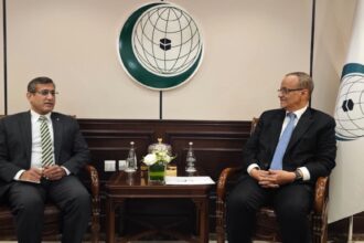 OIC Secretary-General Ismail Ould Cheikh Ahmed meets Pakistan’s Permanent Representative Muhammad Fawad Sher to discuss stronger cooperation.