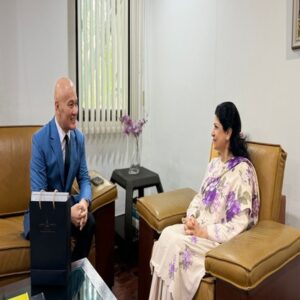 Pakistan Ambassador Saadia Altaf Qazi met Thai Silk Association President Edward Kitti to discuss Thai silk, cultural promotion and upcoming festivals.