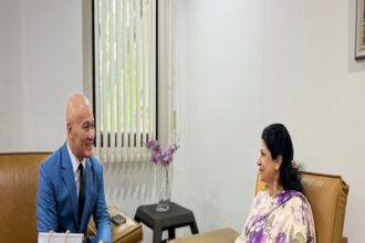 Pakistan Ambassador Saadia Altaf Qazi met Thai Silk Association President Edward Kitti to discuss Thai silk, cultural promotion and upcoming festivals.