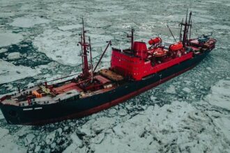 Norway has seized a Russian vessel in Svalbard to enforce a $4.22 billion compensation award won by Ukraine’s Naftogaz over assets seized in Crimea.
