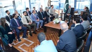 Prime Minister Shehbaz Sharif met Pakistani business leaders and professionals in the US and invited them to invest in Pakistan.