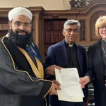 Tahir Mahmood Ashrafi receives the 2026 Hubert Walter Award in London for his work in peace, reconciliation and interfaith cooperation.