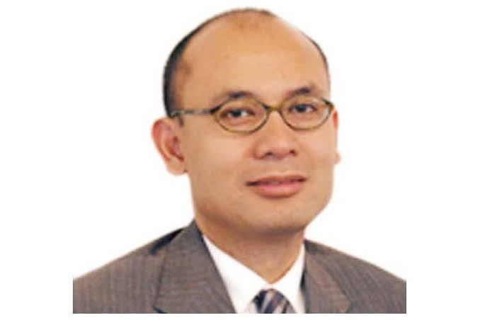 Indonesian President Prabowo Subianto appoints career diplomat Arrmanatha Nasir as foreign minister, replacing Sugiono in a Cabinet reshuffle.